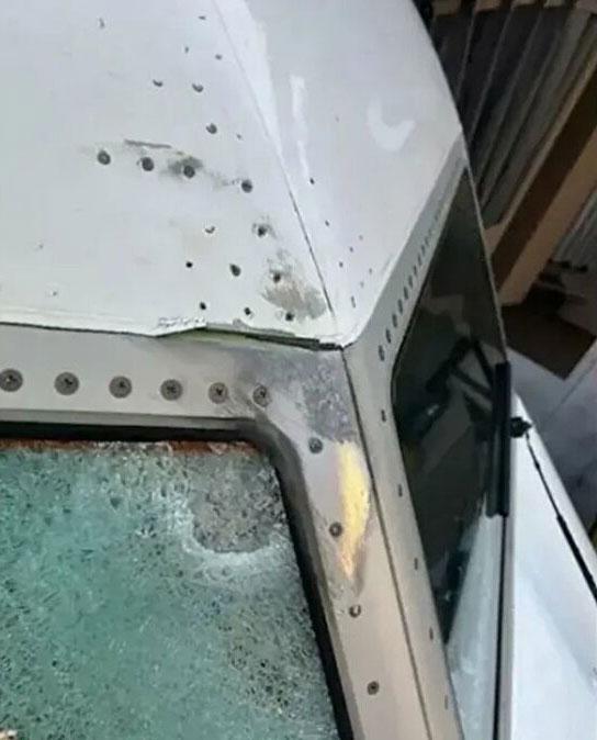 Yolcu uçağına meteor çarptı, pilot kanlar içinde kaldı