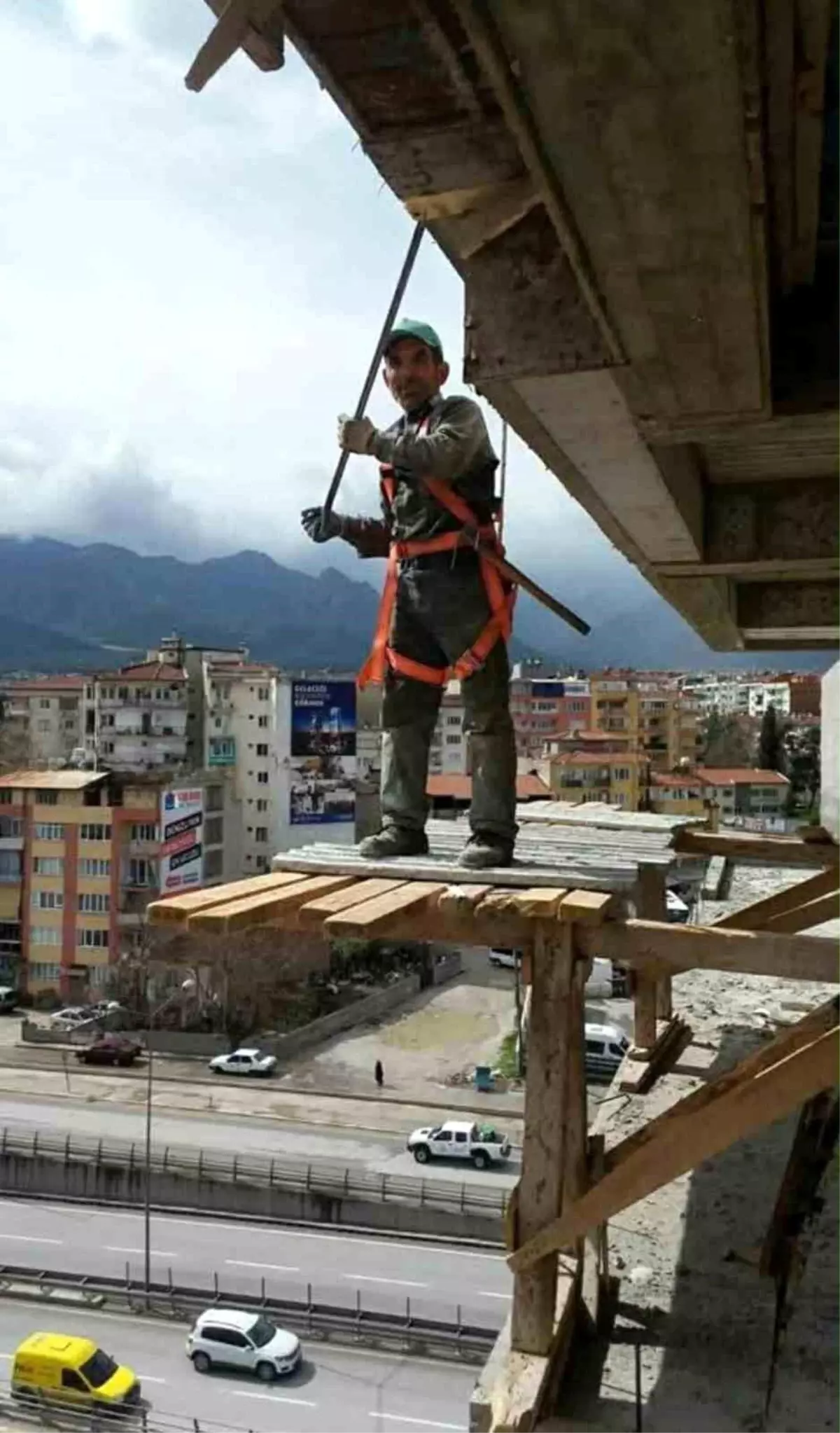 İnşaat İşçisi Düşerek Hayatını Kaybetti