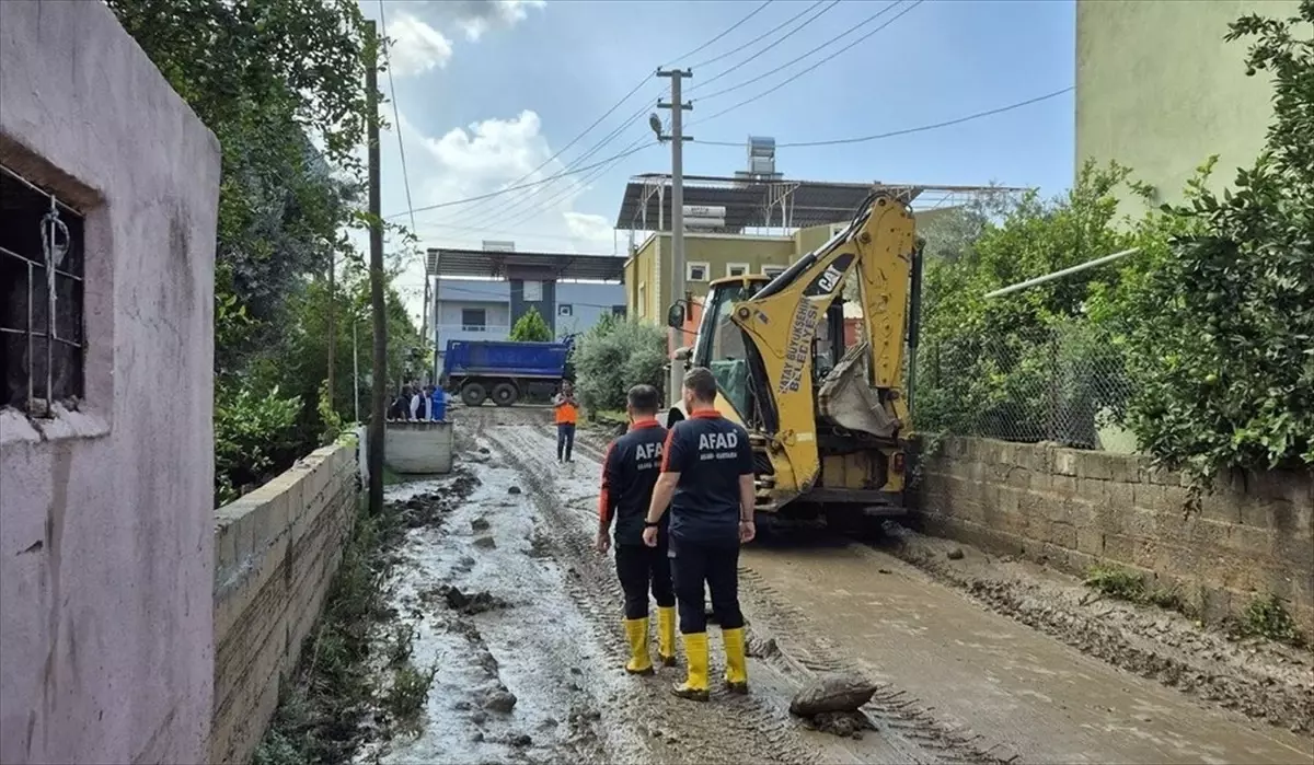 Payas\'ta Sel Felaketi: 80 Aileye 3.9 Milyon TL Destek