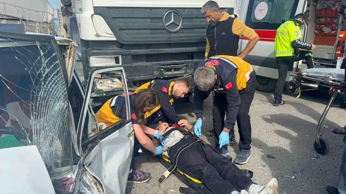 Aksaray\'da Trafik Kazası: 1 Ağır Yaralı