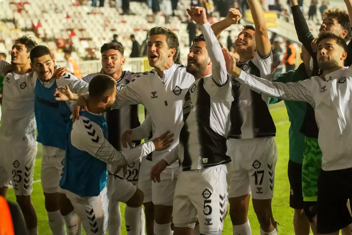 Altay, Tire\'yi Son Dakikada Yendi