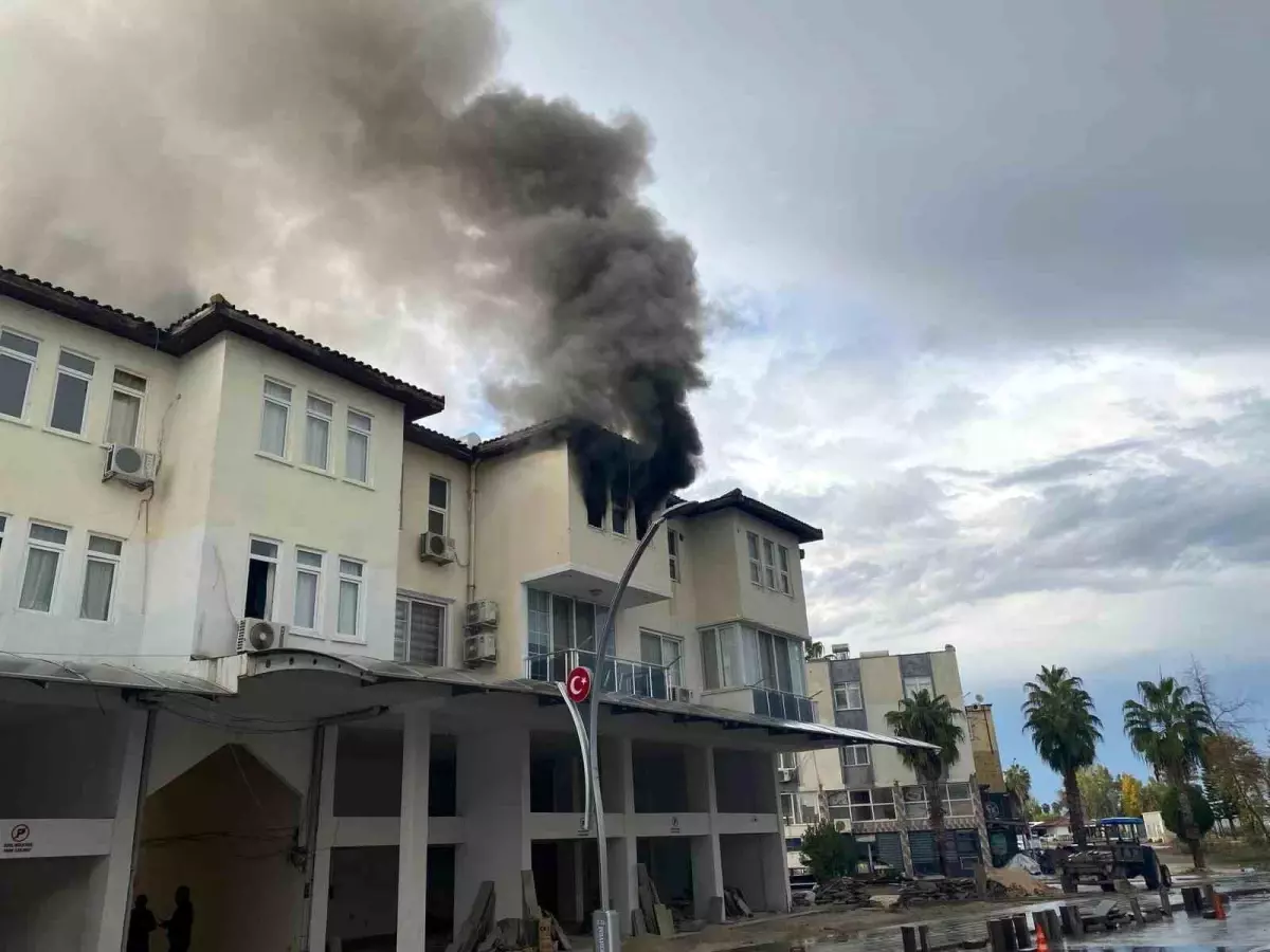 Antalya\'da Yangın, Evi Küle Çevirdi