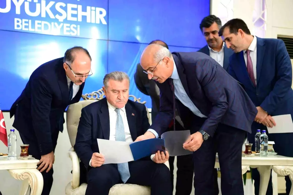 Bakan Bak Malatya\'da Gençlik ve Spor Projelerini Destekledi