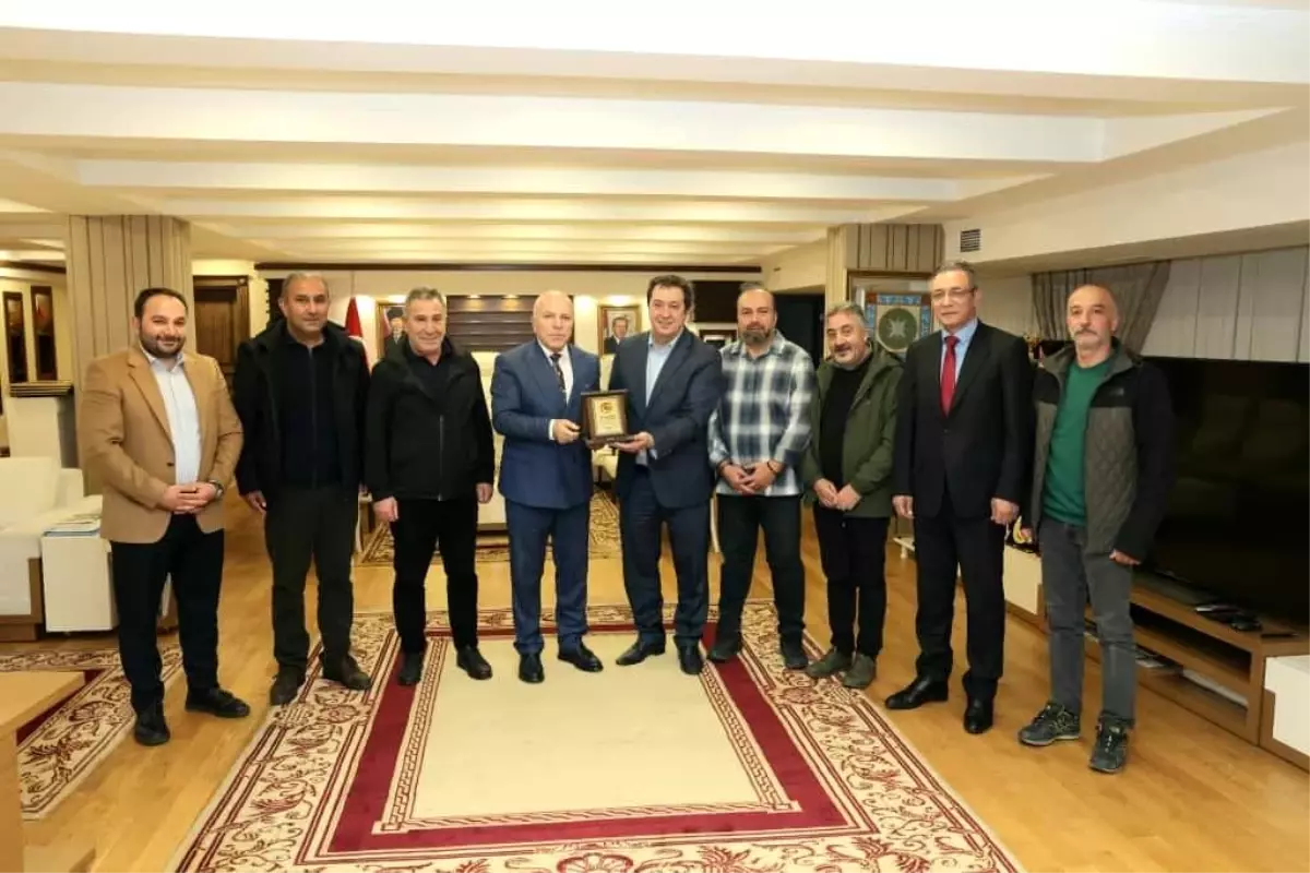 Başkan Sekmen, Gazetecilerle Bir Araya Geldi