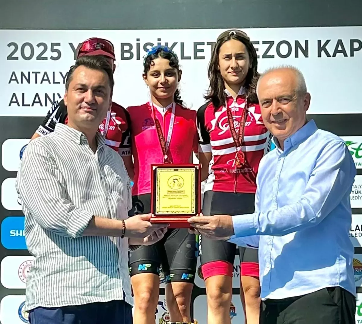 Buse Ertekin 2025 Sezonunu Zirvede Tamamladı