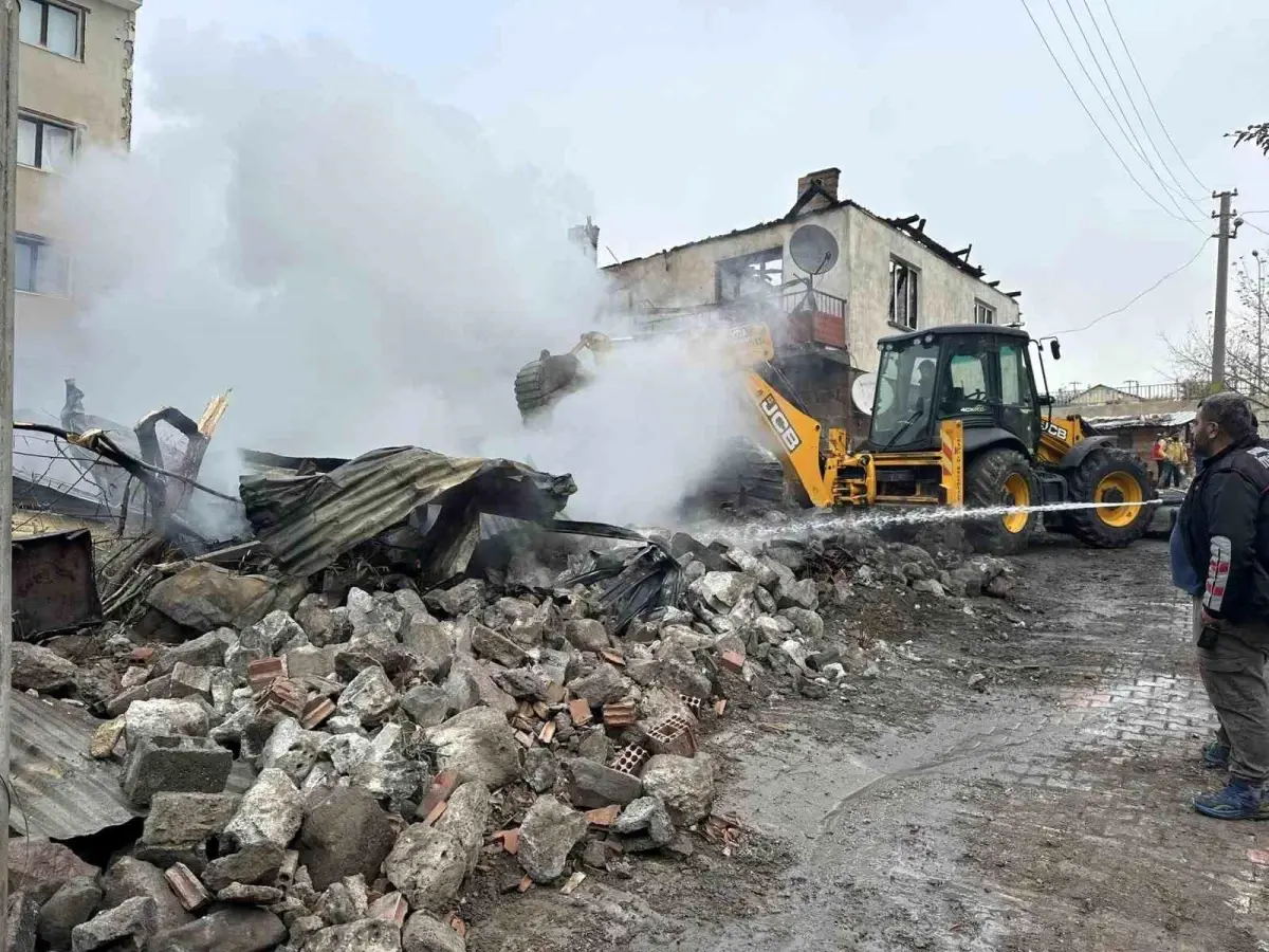 Çankırı\'da Yangın: 2 Ev, 2 Kömürlük Zarar Gördü