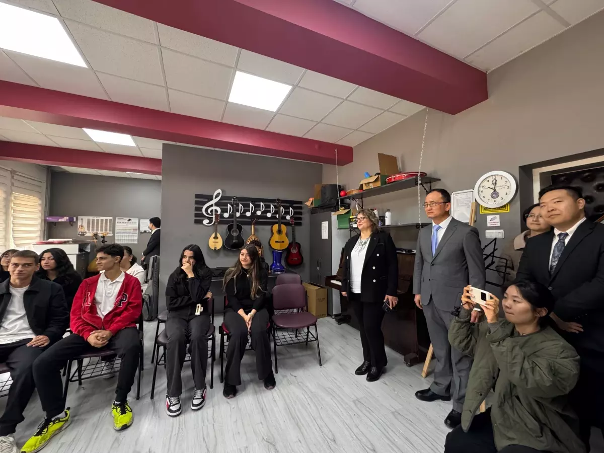 Çin Büyükelçisi Jiang Xuebin, Ayrancı Anadolu Lisesi\'ni Ziyaret Etti