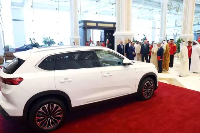 Cumhurbaşkanı Erdoğan'dan Kuveyt Emiri'ne Togg hediyesi Cumhurbaşkanı Erdoğan'dan Kuveyt Emiri'ne Togg hediyesi