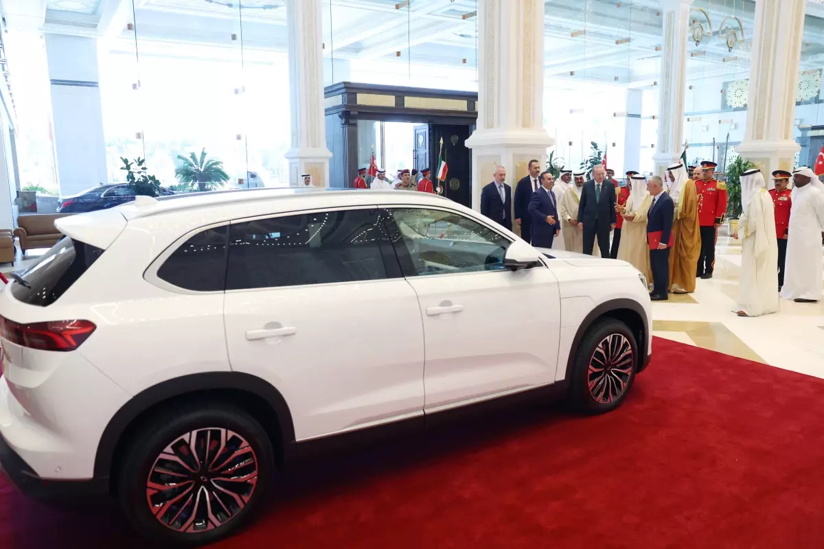 Cumhurbaşkanı Erdoğan, Kuveyt Emiri Meşal el-Ahmed el-Cabir es-Sabah\'a Togg hediye etti