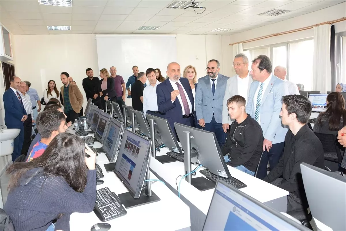 Dicle Üniversitesi Yeni Bilgisayar Laboratuvarı Açıldı