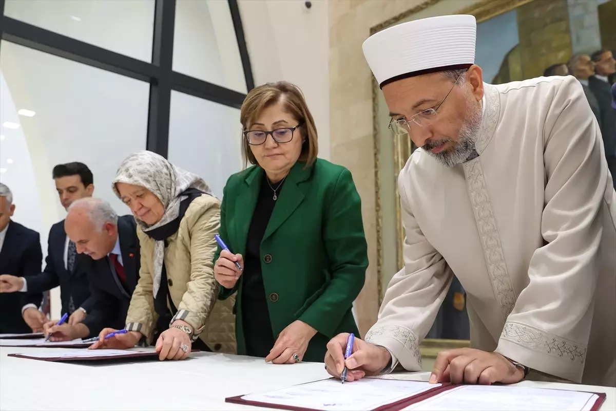 Türkiye\'de 250 Bin Resmi Hafız Var