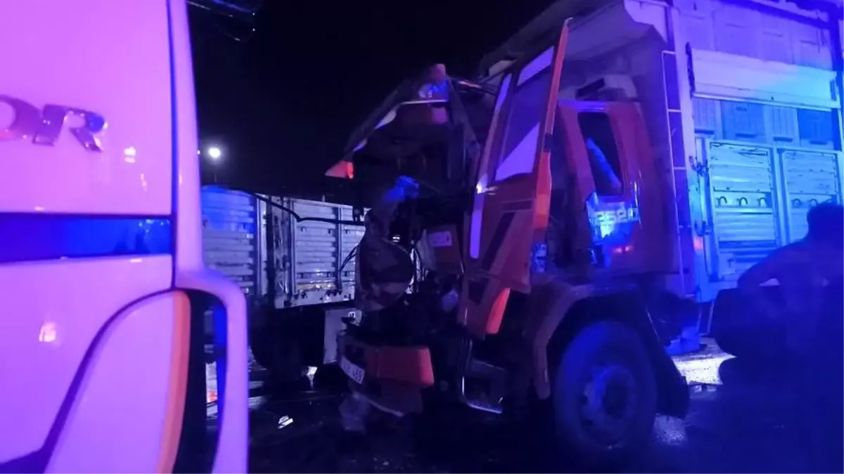 Hatay\'da Tır Kazası: Sürücü Yaralandı