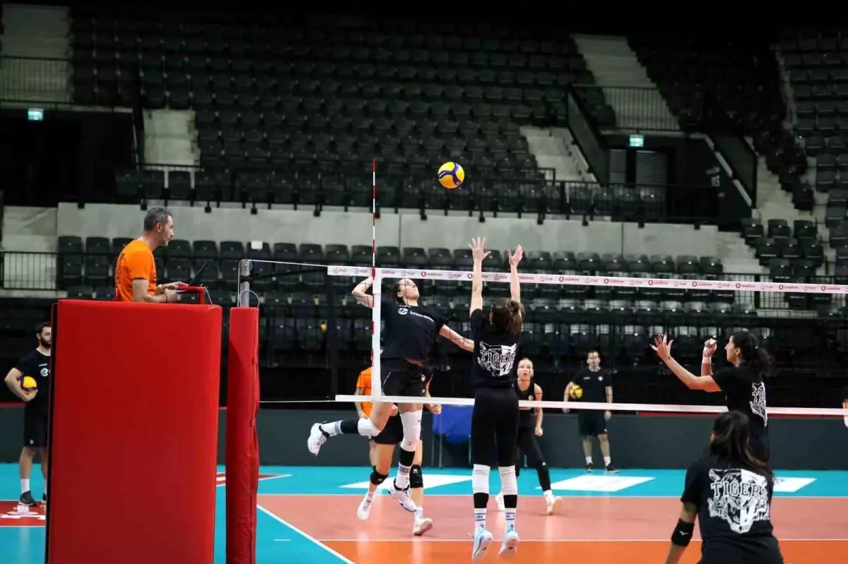 Eczacıbaşı Dynavit Derbi Heyecanında