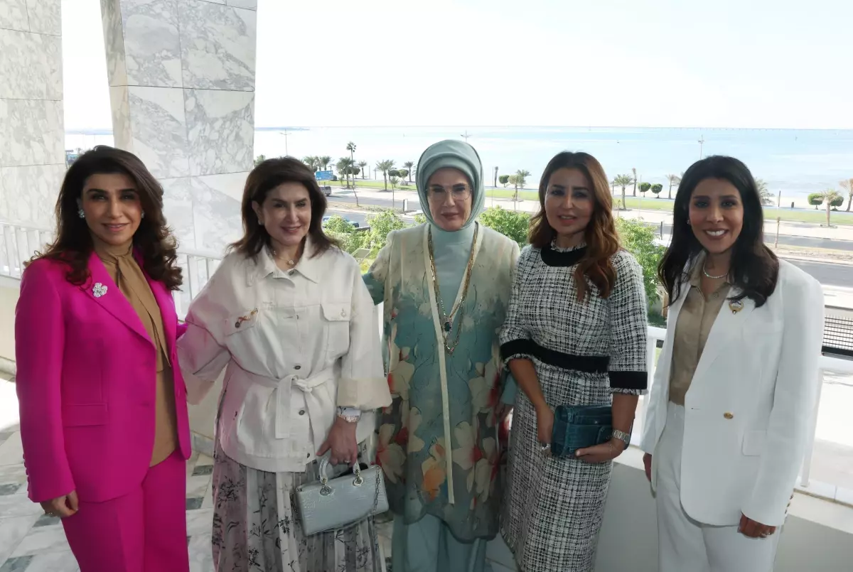 Emine Erdoğan, Kuveyt\'te Al-Salam Sarayı Müzesi\'ni Ziyaret Etti