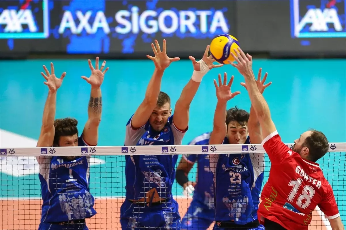 İBB, Halkbank\'ı 3-0 Geçti