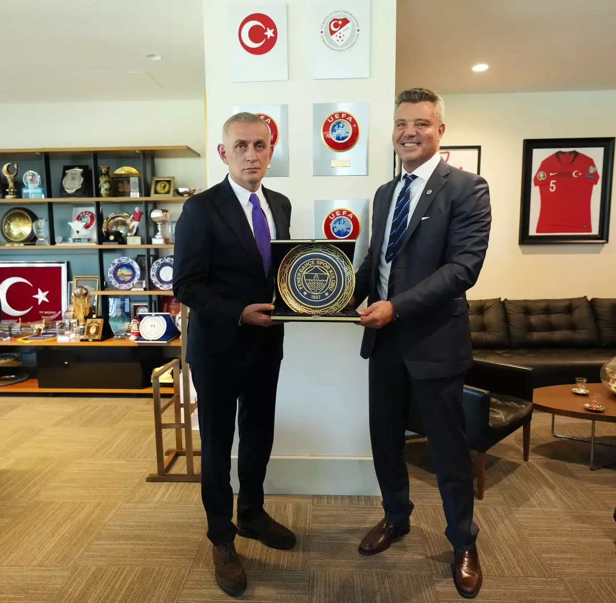 Fenerbahçe Başkanı TFF\'yi Ziyaret Etti