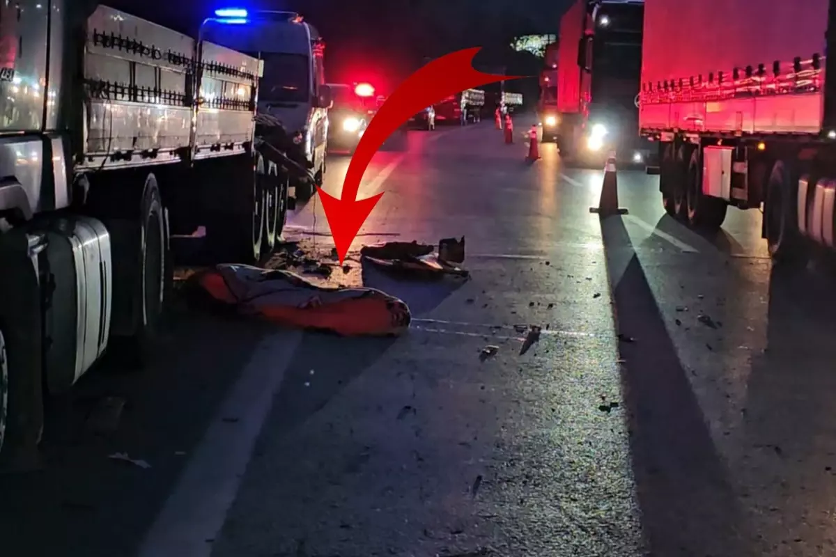 Genç şoför lastik değiştirirken tırın altında kalarak can verdi