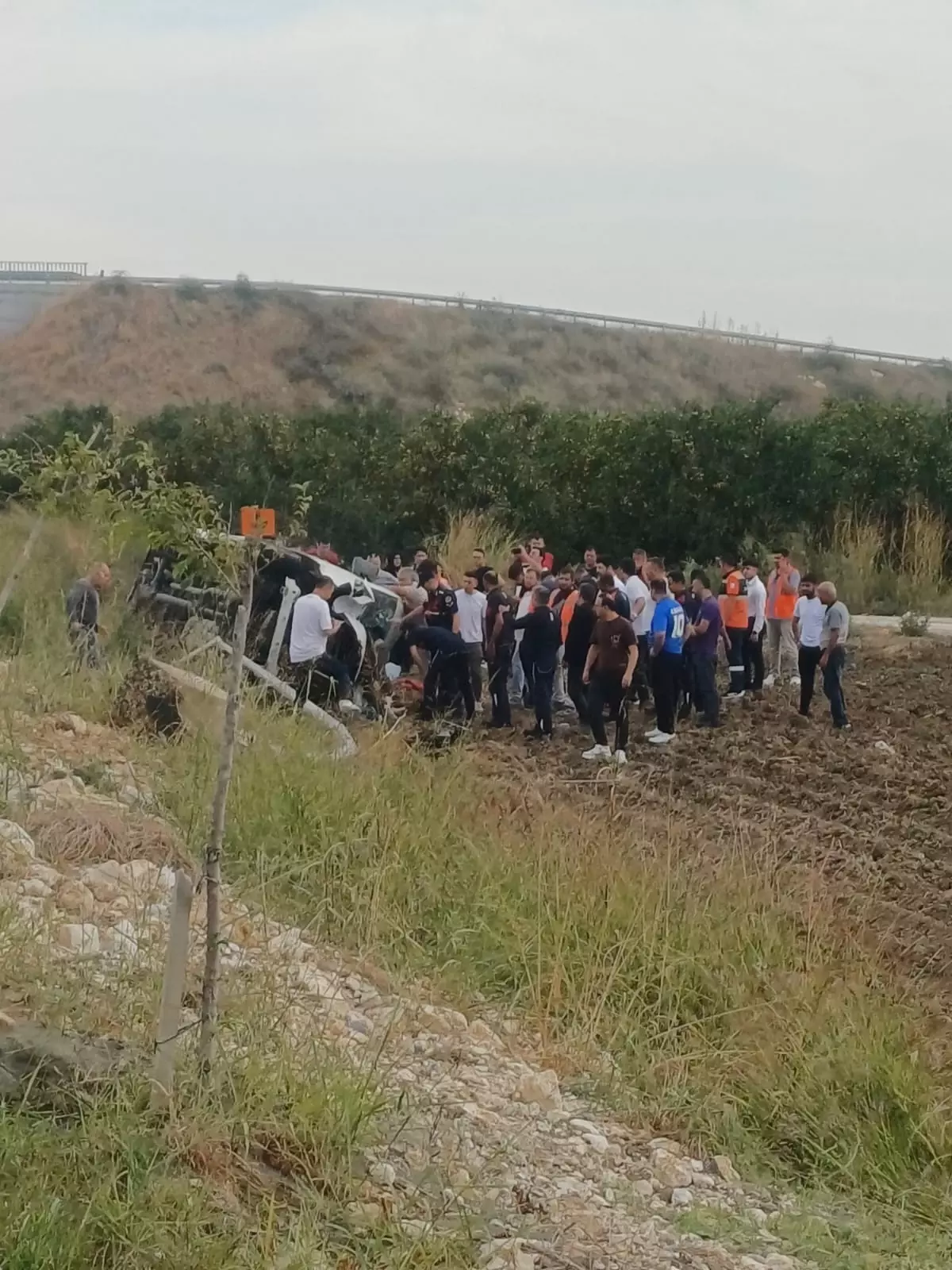 Tarsus\'ta Servis Minibüsü Devrildi: 6 Yaralı