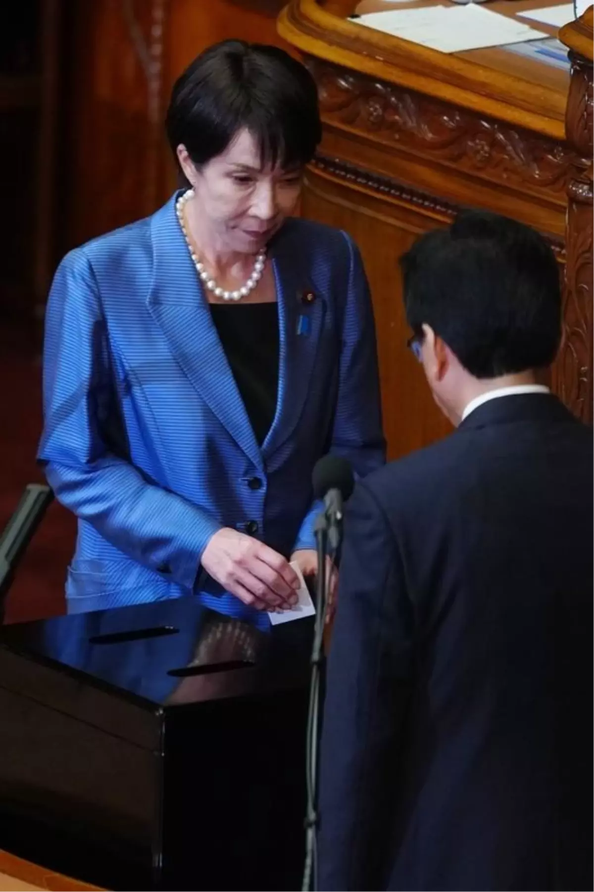 Japonya\'nın İlk Kadın Başbakanı Göreve Başladı