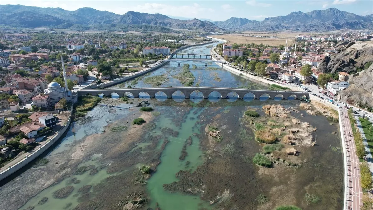 Kızılırmak Nehri\'nde Temizlik Çalışmaları Başladı