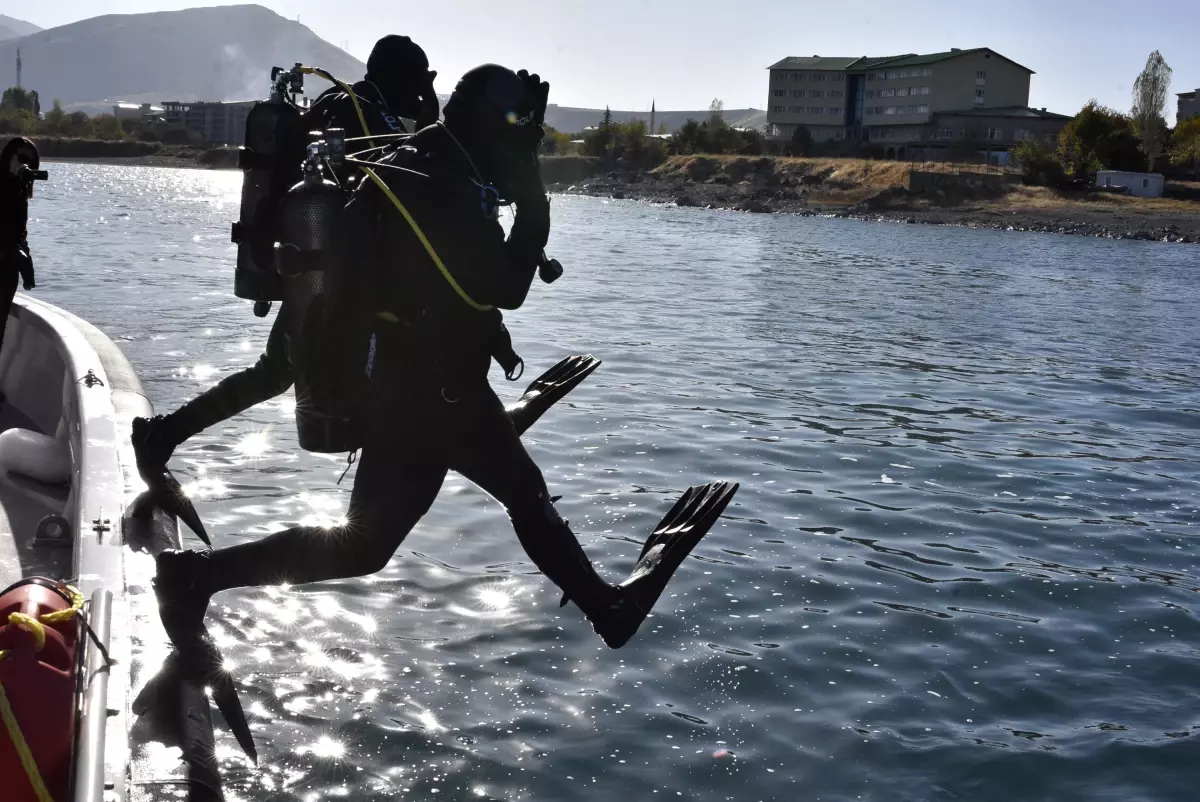 Tatvan\'da \'Akdamar\' Teknesine Dalış Eğitimi
