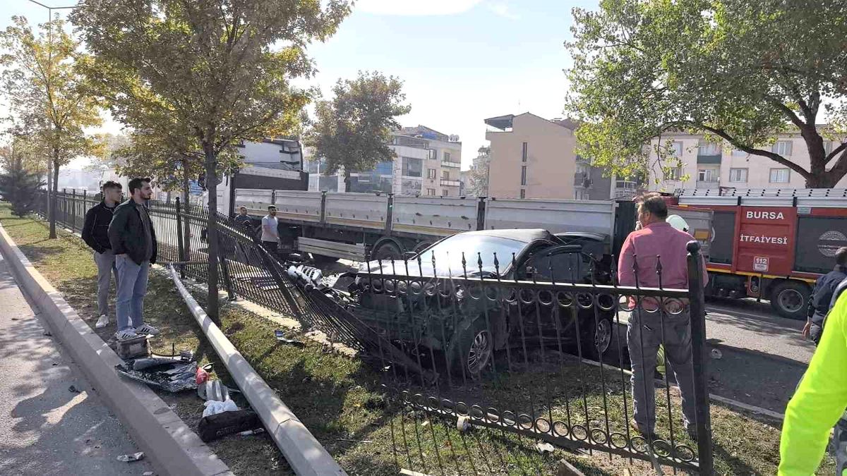 İnegöl\'de Otomobil Kazası: 2 Yaralı