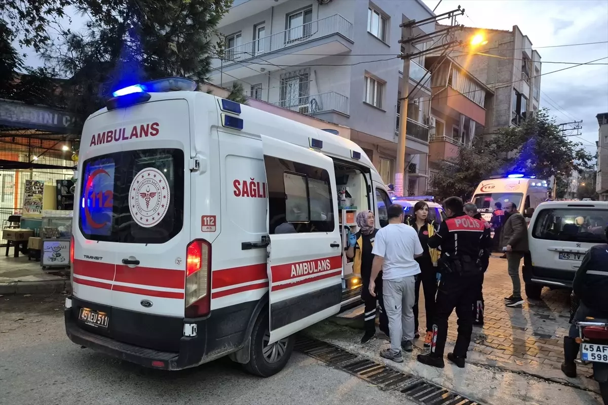 Turgutlu\'da Dayı-Yeğen Kavgası: İki Yaralı