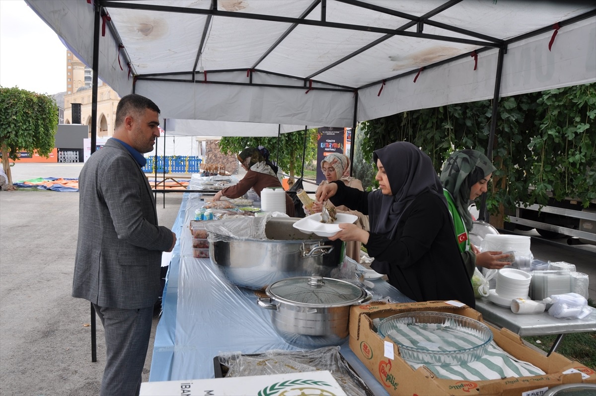 Mardin\'de "Gazze Yararına Hayır Çarşısı" kuruldu