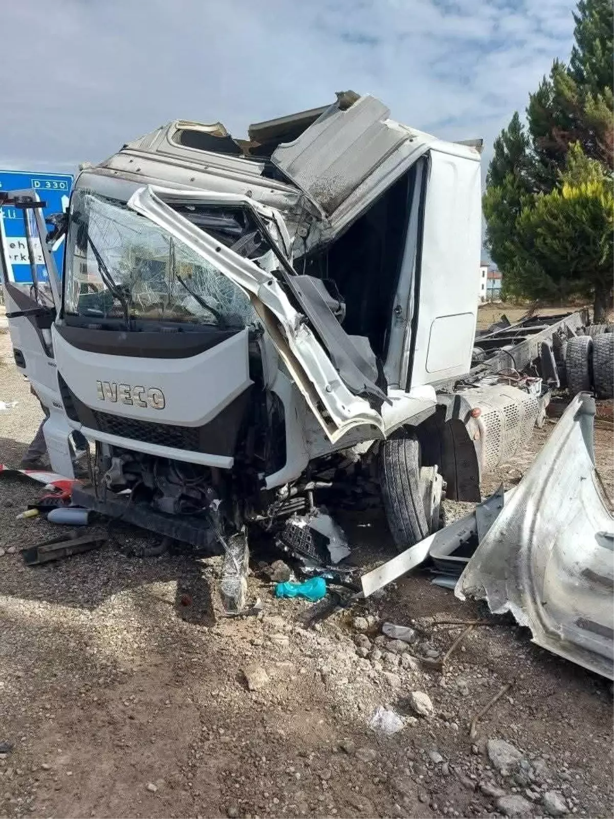 Kale\'de Tır Devrildi, Sürücü Hastaneye Kaldırıldı