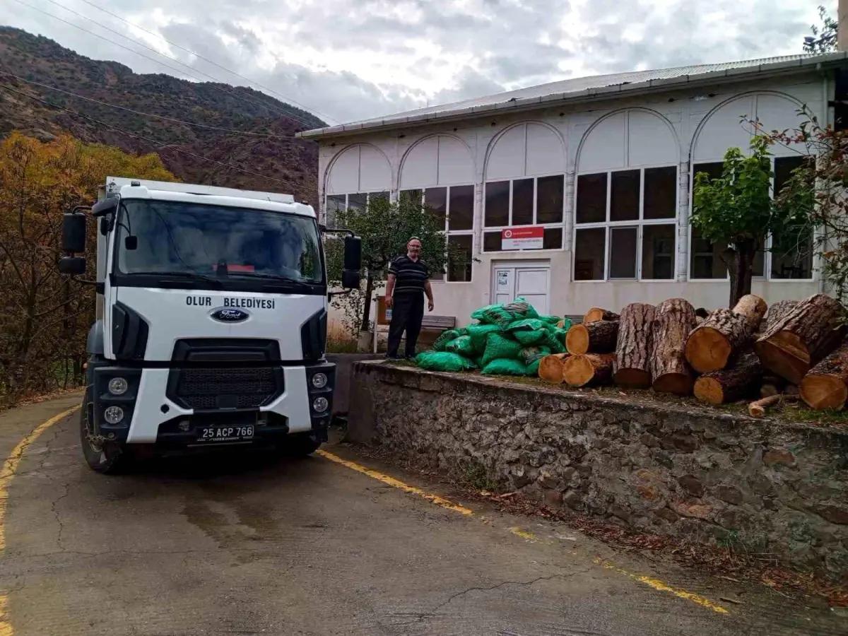 Olur İlçesinde Camilere Kışlık Kömür Dağıtımı Yapıldı