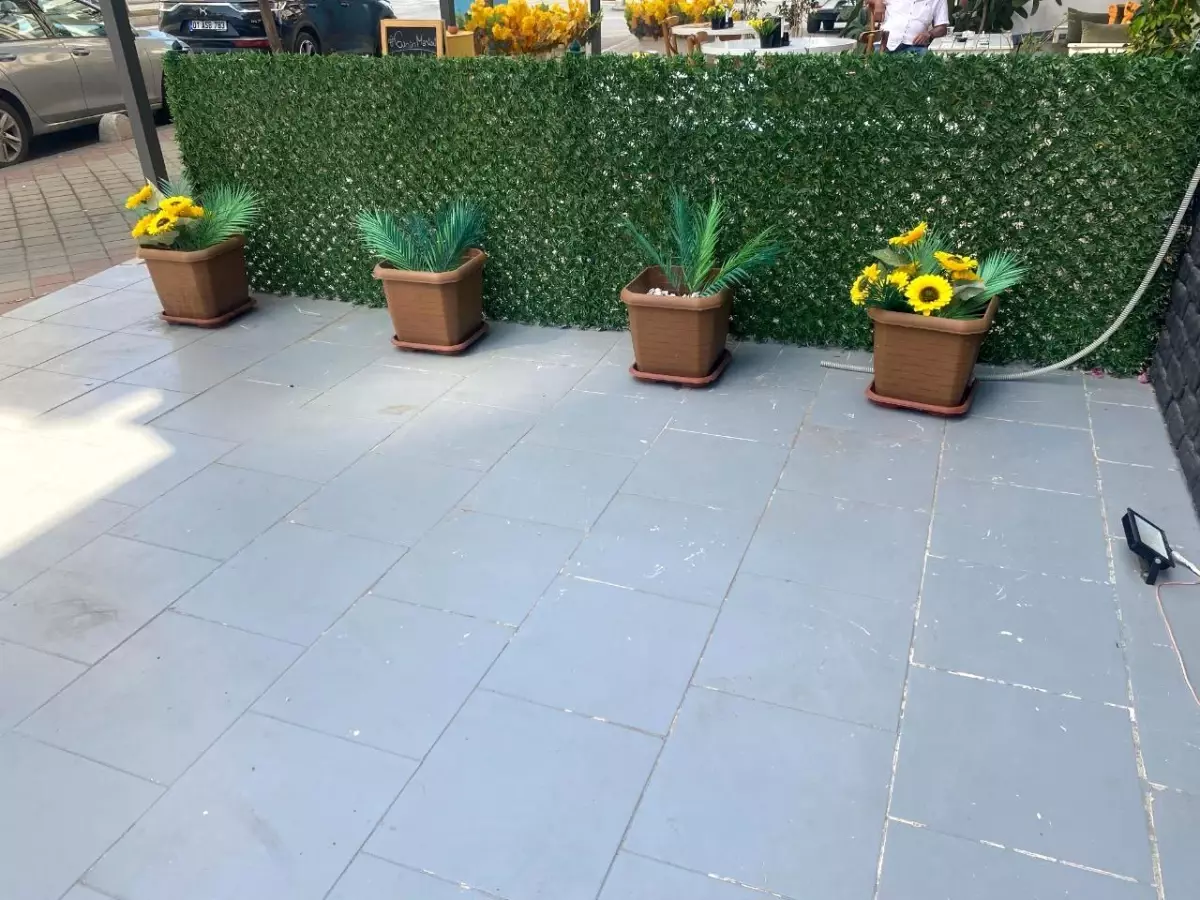 Adana\'da Yapay Çiçek Hırsızlığı