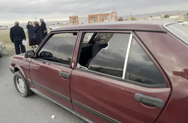 Polis cenazesi konvoyuna saldırı! Taş ve sopalarla vurdular Polis cenazesi konvoyuna saldırı! Taş ve sopalarla vurdular