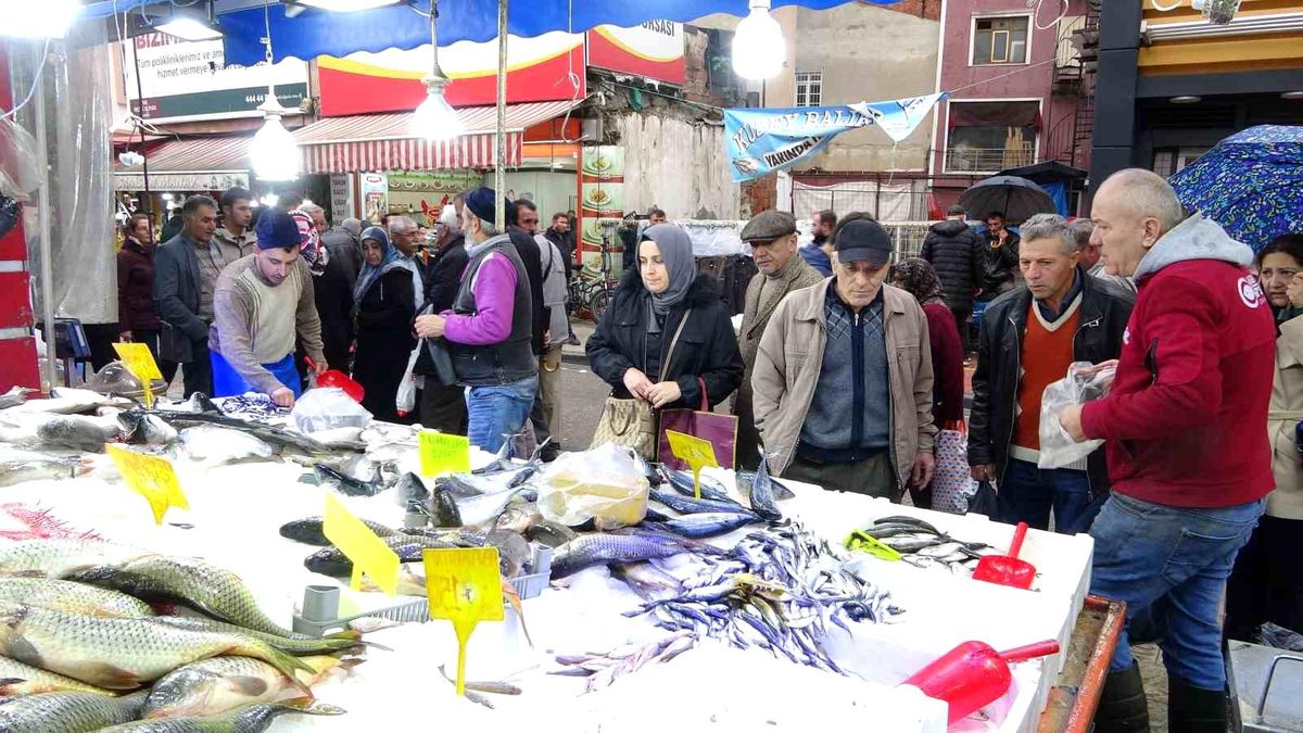 Samsun\'da Balık Fiyatları Düştü