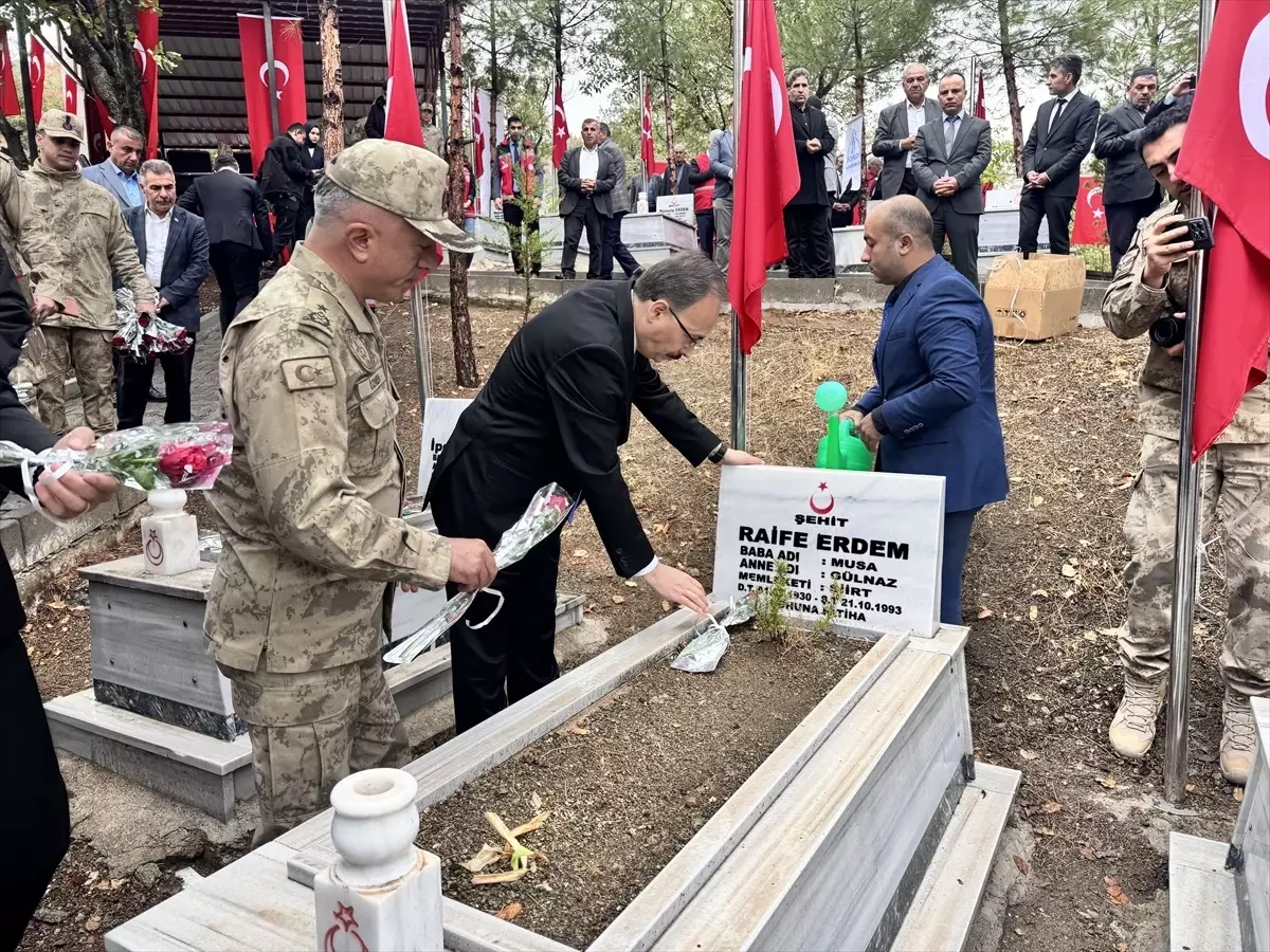 Siirt\'in Derince köyünde PKK\'lı teröristlerin katlettiği 22 kişi törenle anıldı