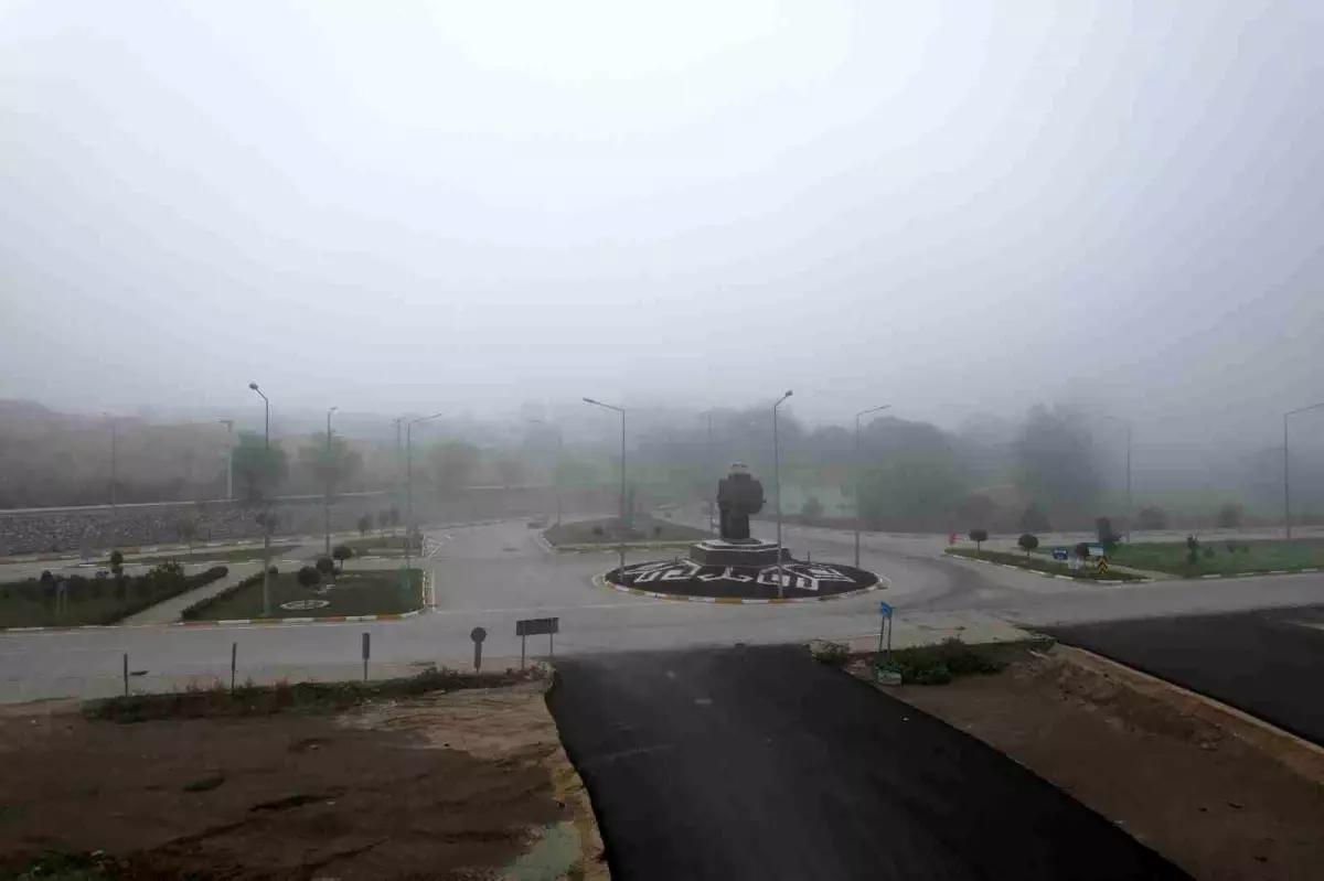 Sındırgı\'da Yoğun Sis Etkili Oldu