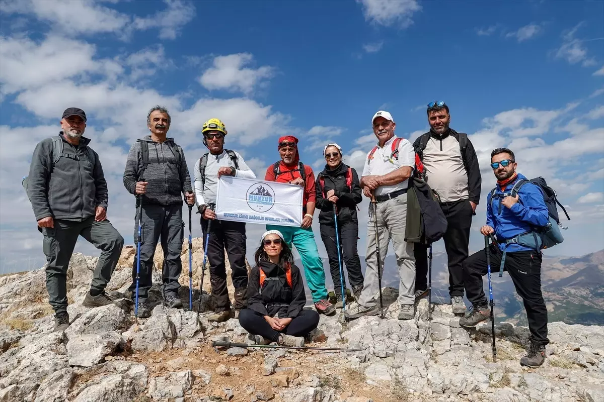 Sultan Baba Dağı\'nın Doğa Tutkunlarına Eşsiz Manzaraları