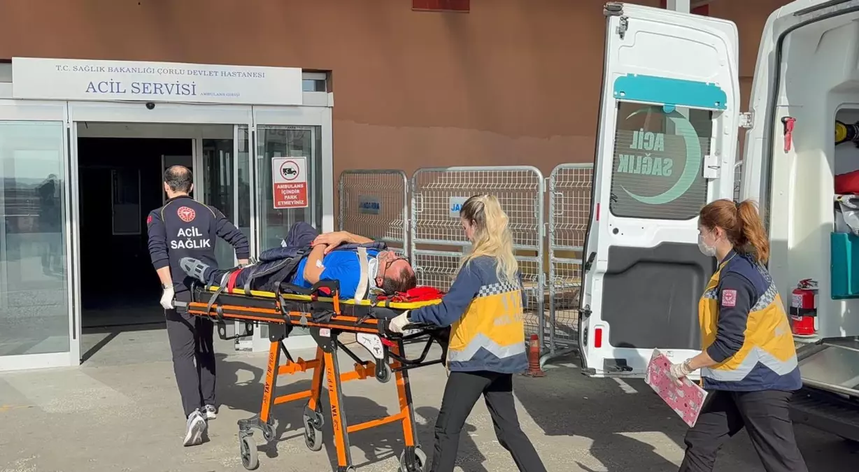 Tekirdağ\'da Yüksekten Düşen 2 İşçi Hastaneye Kaldırıldı
