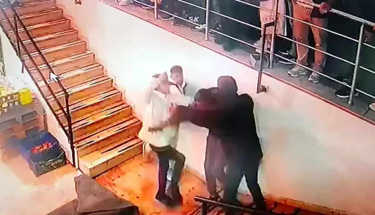 Esenyurt\'ta Sokak Kavgası: 1 Kişi Dövüldü