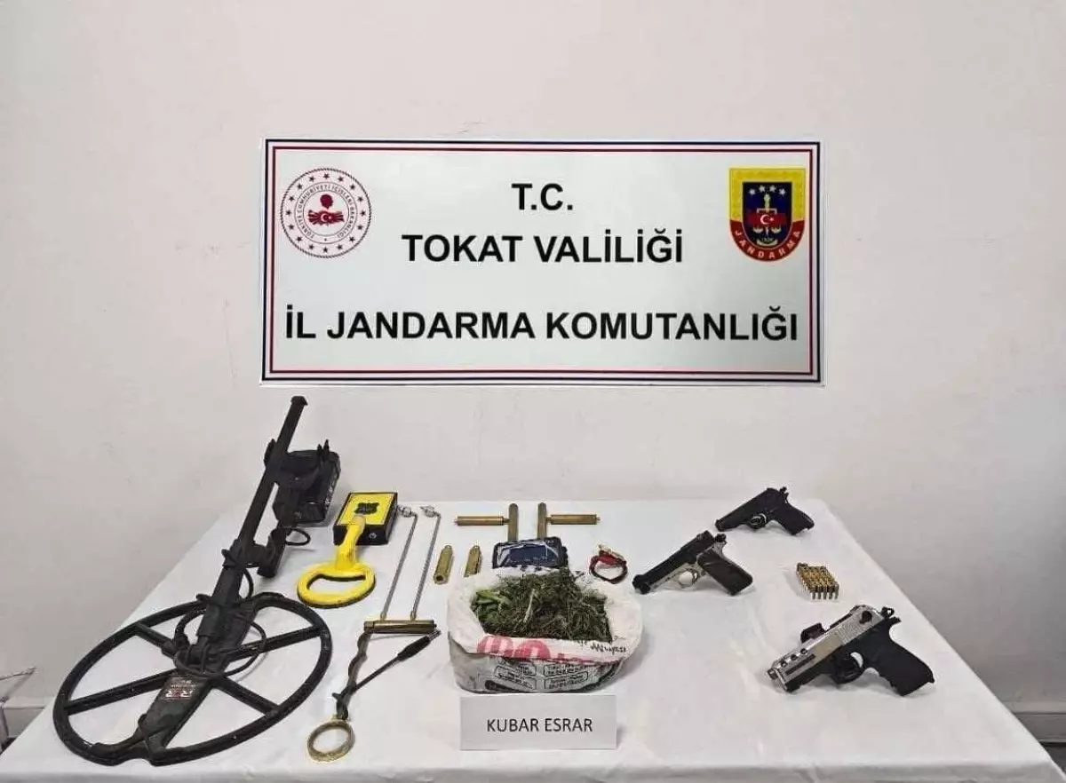 Tokat\'ta Ruhsatsız Silah ve Uyuşturucu Ele Geçirildi