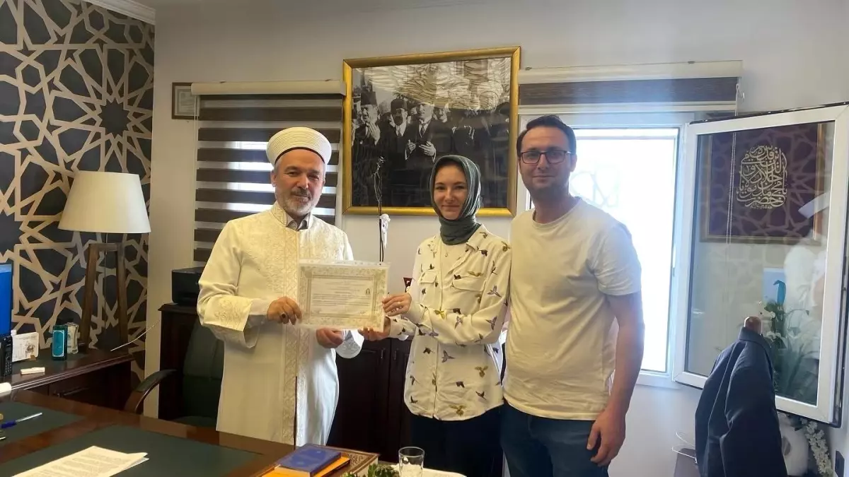 Ukraynalı Khrystyna İslam\'ı Seçti