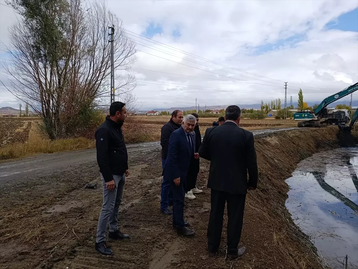 Ulaş\'ta Su Kanalları Temizleniyor