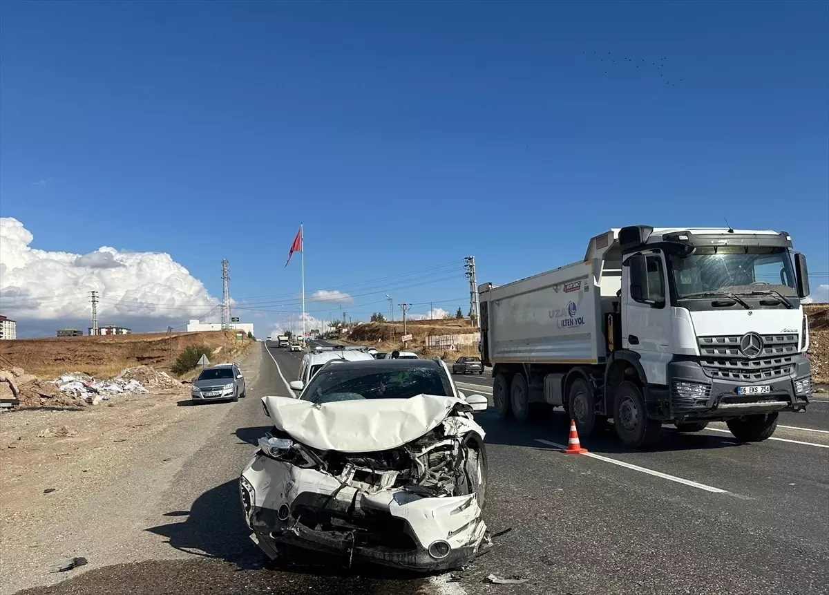 Adıyaman\'da İki Ayrı Trafik Kazası: 7 Yaralı