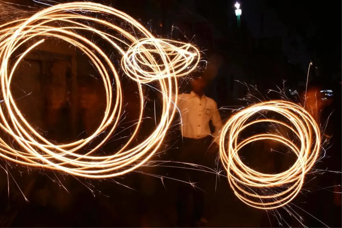 Diwali Festivali Pakistan ve Bangladeş\'te Kutlandı