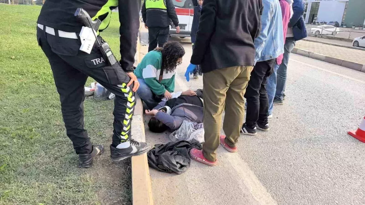 İnegöl\'de Motosiklet Kazası: Sürücü Yaralandı