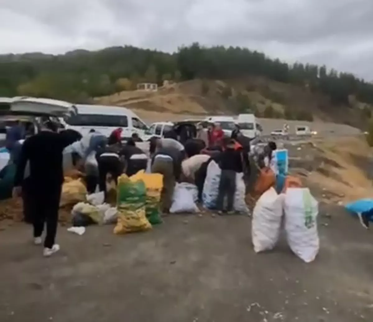 Kamyonet Arızalandı, Patatesler Ücretsiz Dağıtıldı