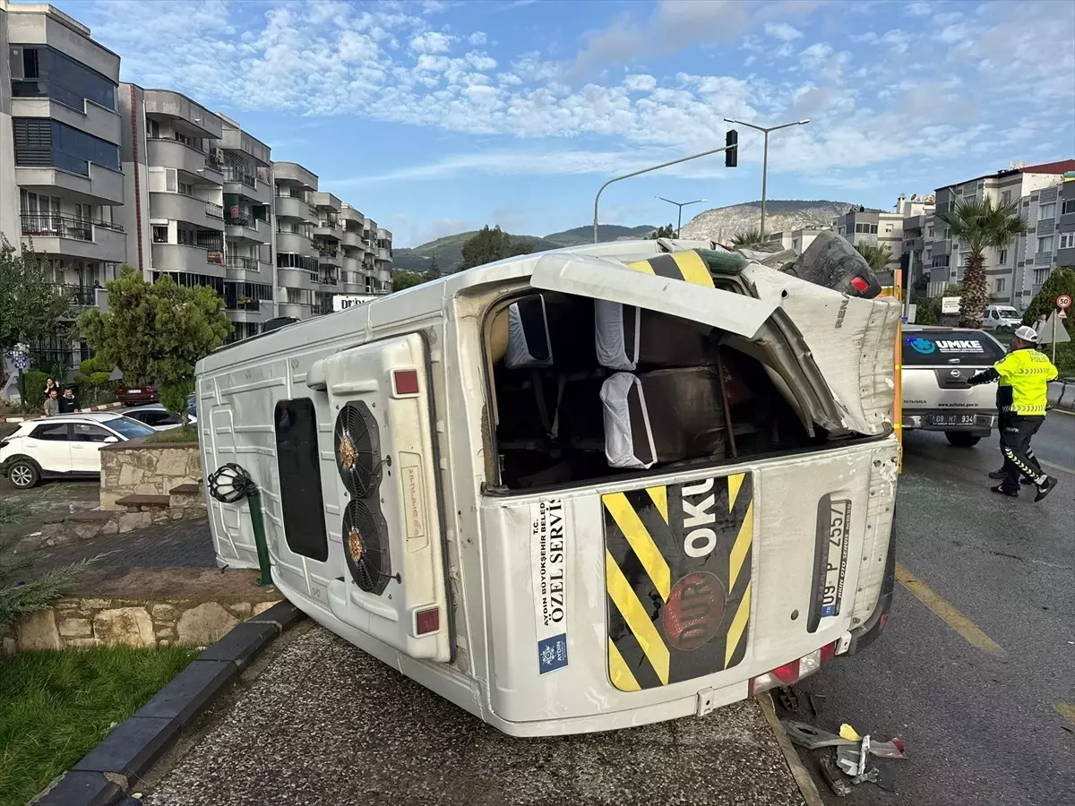 Söke\'de Minibüs Çarpışması: 6 Yaralı