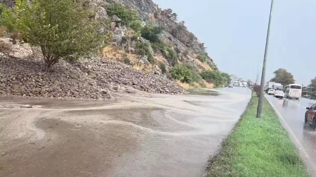 Söke\'de Sağanak Yağış ve Heyelan