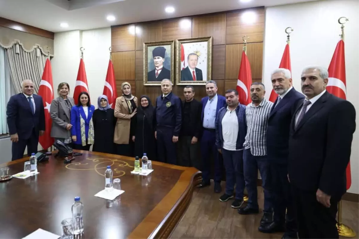 Yerlikaya, Diyarbakır Anneleriyle Buluştu
