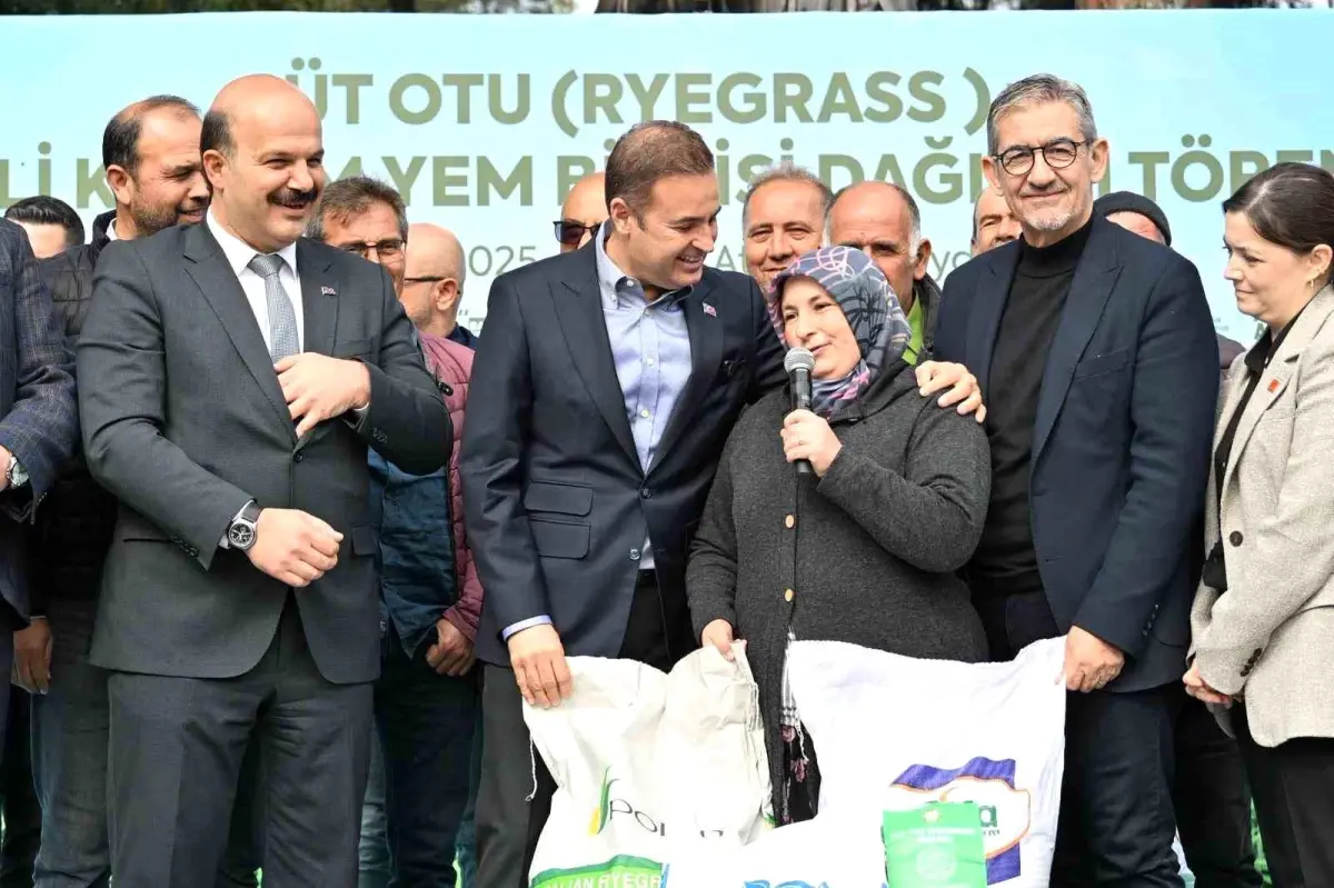 Balıkesir\'de Çiftçilere 140 Ton Yem Bitkisi Tohumu Desteği