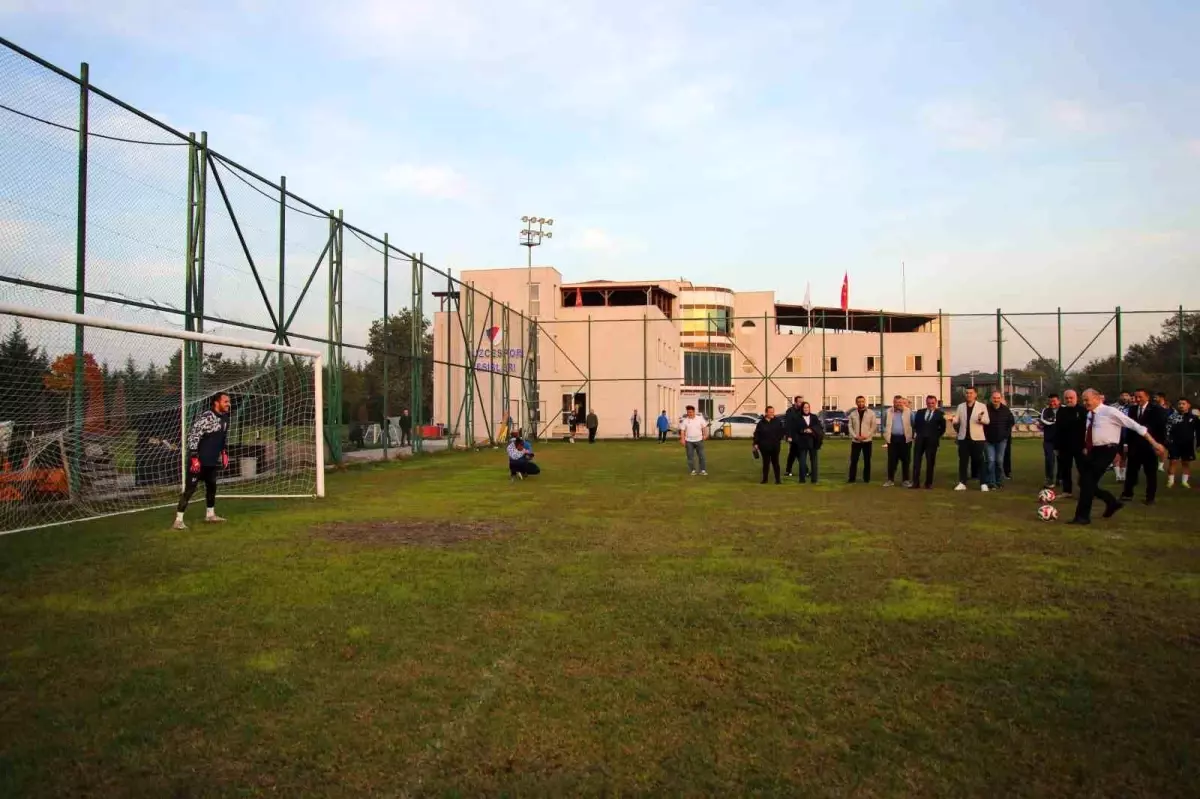 Düzce Belediye Başkanı Özlü, Düzcespor\'u Ziyaret Etti